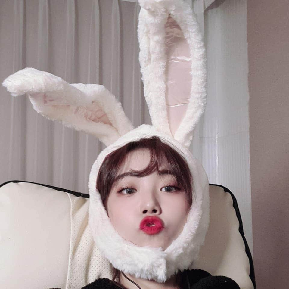 パク・ヘソンさんのインスタグラム写真 - (パク・ヘソンInstagram)「토끼모자 선물받았자누? 🐇🐇🐇 고마옹♥️」11月18日 19時53分 - hyesunee