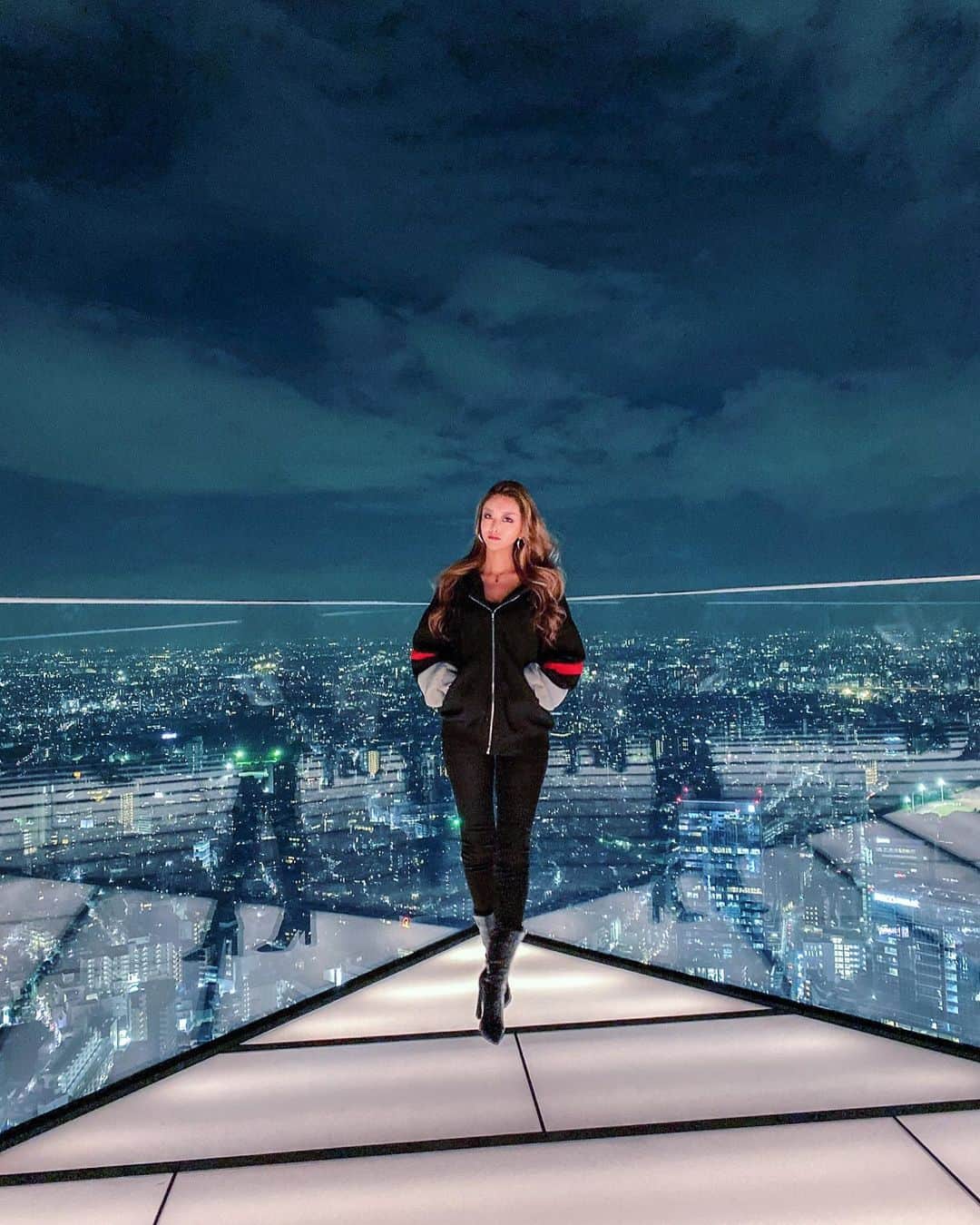 のインスタグラム：「#scramblesquare#shibuya#nightview#shibuyashy#iphone11pro#amazingview#casualstyle#blogger#bloggerlife#bloggerstyle#photogenic#genic_shibuya#渋谷スクランブルスクエア#渋谷スカイ#東京の夜景#夜景#mytokyois」