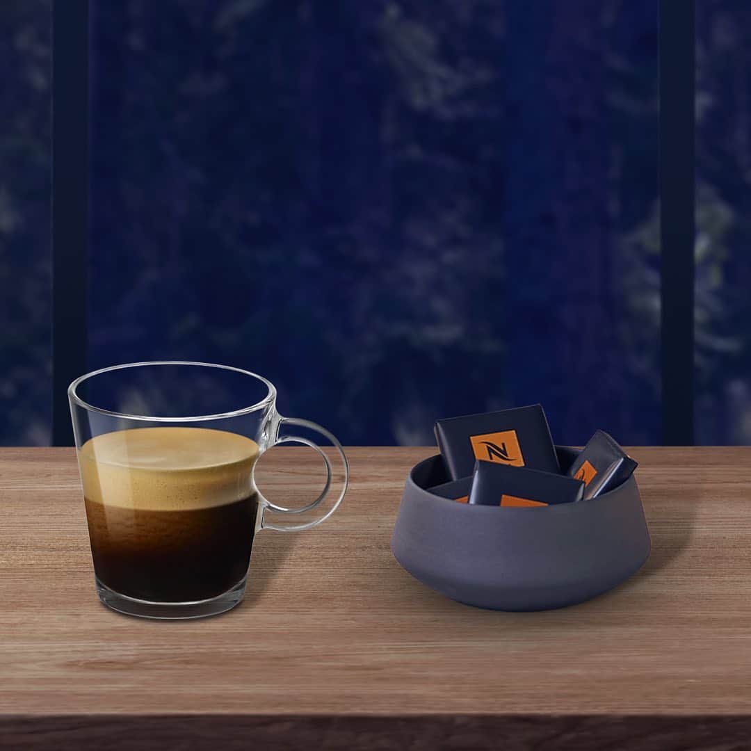 Nespressoさんのインスタグラム写真 - (NespressoInstagram)「Add indulgence to your cosy gatherings with thoughtful gifts for yourself, for your loved ones, or both at once. *Depicted capsules do not contain any milk ingredients  #Nespresso #FeelTheWarmthWithin #CosyGatherings」11月18日 20時02分 - nespresso