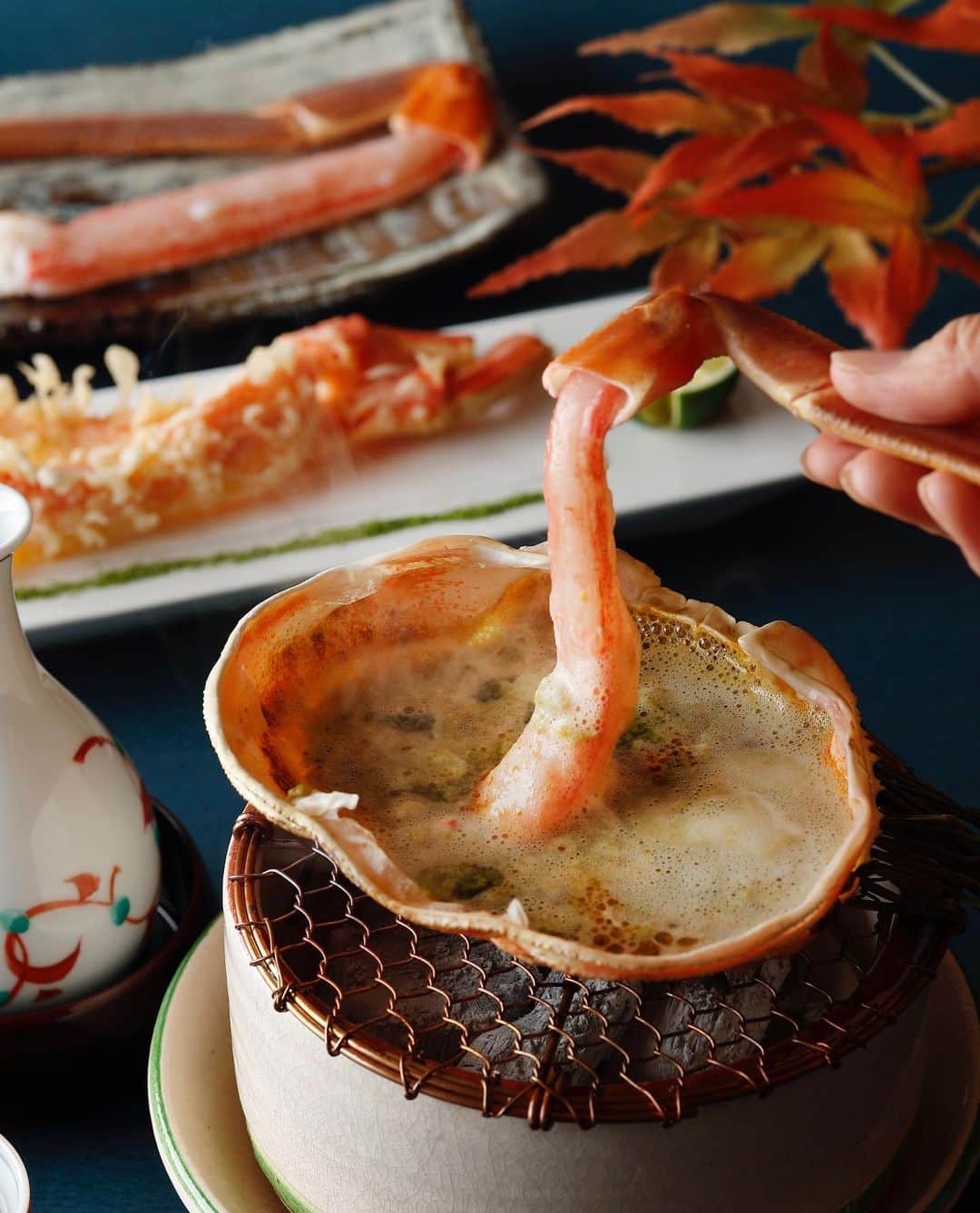 THE WESTIN TOKYO | ウェスティンホテル東京さんのインスタグラム写真 - (THE WESTIN TOKYO | ウェスティンホテル東京Instagram)「日本料理「舞」では、「冬の味覚の王者」松葉蟹をふんだんに使った贅沢な「松葉蟹会席」を期間限定でご提供🦀 「舞」料理長岩根和史が自ら山陰の漁港をめぐり、信頼できる漁師より松葉蟹を直送😋 たっぷりの蟹味噌を溶かしたお出汁にふっくらとした蟹の身をくぐらせる「甲羅しゃぶしゃぶ」など、極上の松葉蟹ならではの繊細な甘みと芳醇な香りをコースで堪能ください✨ 詳細はプロフィールの✨リンクより👉👉 ...... Reared only in the deepest and coldest waters in the Sea of Japan, snow crab is unquestionably the king of Japan’s winter produce🦀 Available for a limited time only, join us at Japanese Restaurant Mai and indulge in our luxurious “Snow Crab Course”, featuring seven delicious creations of the snow crab presented by Mai’s Executive Chef Kazushi Iwane✨ Reserve your seat now via our bio link🔗 to enjoy the delicate aroma and mild sweetness of this prized crustacean😋 ...... #ウェスティンホテル東京 #ホテル #松葉蟹 #日本料理 #WestinTokyo #hotel #tokyo #Japanesefood #Japanesecuisine #snowcrab #crab #ウィスティンホテル #ウェスティン #東京 #恵比寿 #蟹料理 #westinhotel #thewestintokyo #westin #Japanesefood #deliciousfood #Japanesecuisine #hotellife #travelandleisure #besthotels #beautifulhotels」11月18日 19時56分 - westintokyo