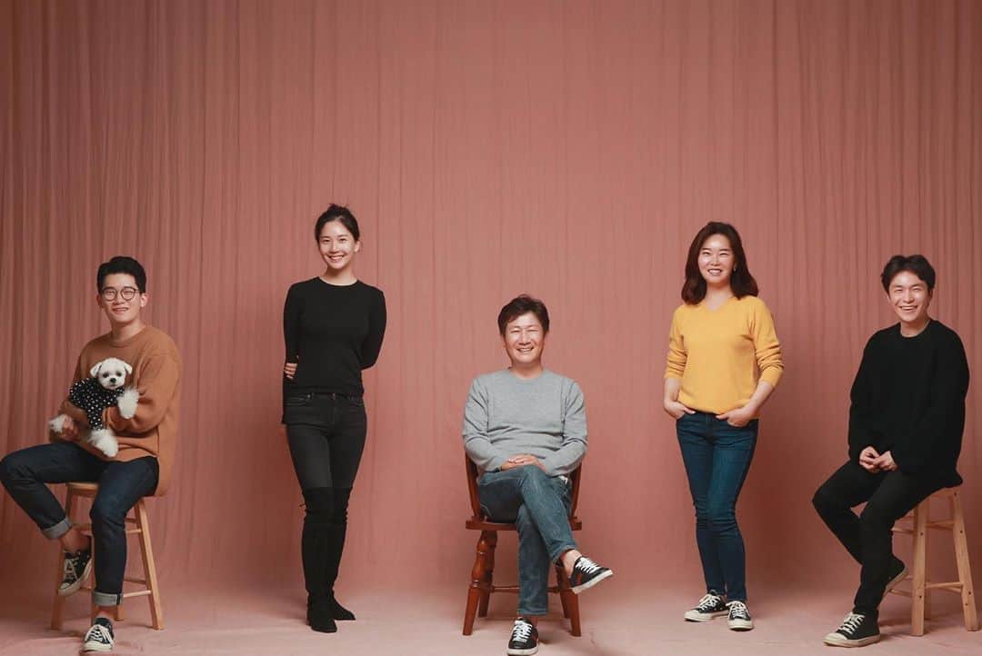 イ・ジェウォンのインスタグラム：「. 사랑하는 가족들과💝  오래기다리셨습니다 오늘밤은 #vip」