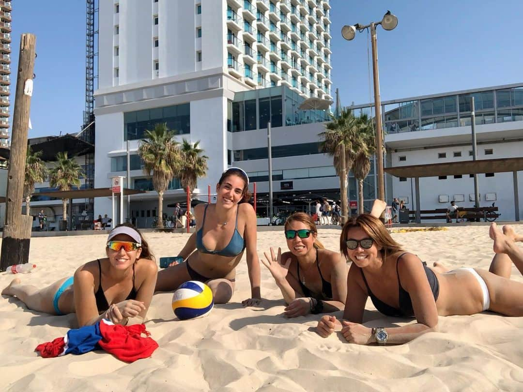 浦田景子のインスタグラム：「「旅のテーマ」 ノンちゃん場数を踏む🏐  #beachvolley#米村信子#vプレミア #元岡山シーガルズ #ビーチ歴2年目#国内ツアー経験なし#ビーチバレーとはなんぞやから #teamitaly🇮🇹 #telaviv」