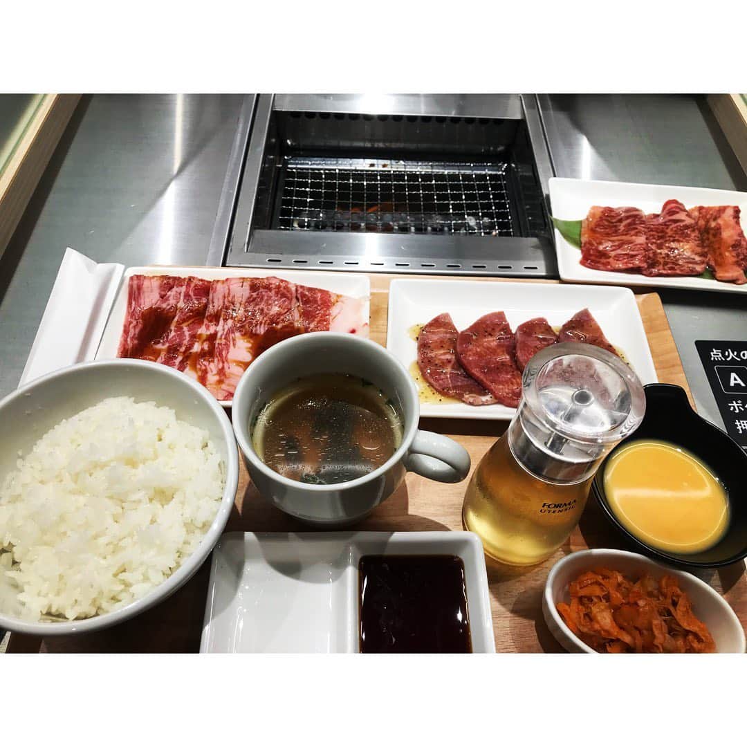 武田梨奈さんのインスタグラム写真 - (武田梨奈Instagram)「🥢 今月、断食というものをやってみようと思っているのですが、高校生の頃に一日何も食べずに過ごしてみようと挑戦したものの、お腹空きすぎて夕方くらいに電車の中でフラッと倒れた事があって、それから恐怖を覚えています。当時は食べ盛りだったからなのかなぁ。﻿お腹すいたなぁ。﻿ ﻿ #断食 ﻿ #健康」11月18日 20時15分 - rinatakeda615