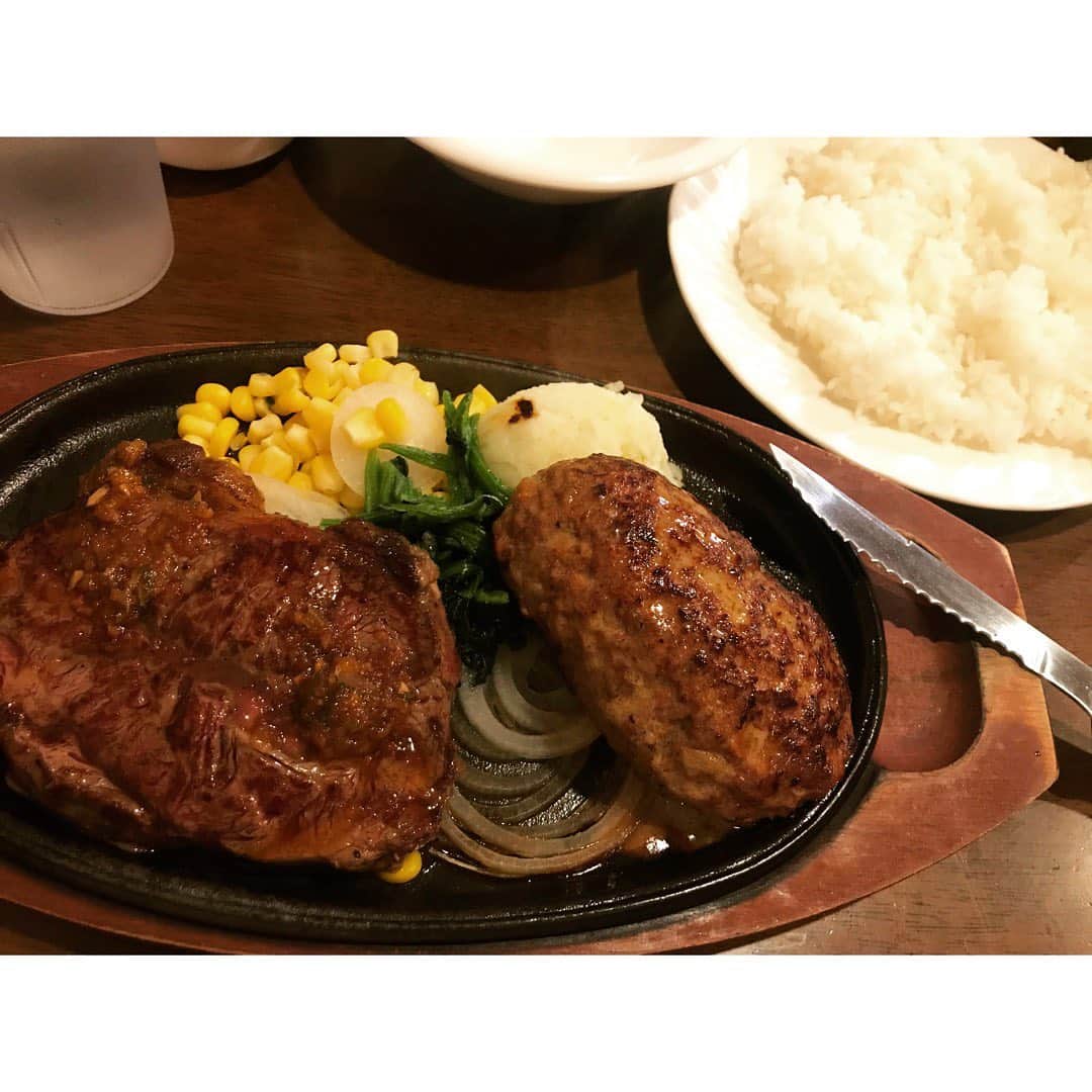 武田梨奈さんのインスタグラム写真 - (武田梨奈Instagram)「🥢 今月、断食というものをやってみようと思っているのですが、高校生の頃に一日何も食べずに過ごしてみようと挑戦したものの、お腹空きすぎて夕方くらいに電車の中でフラッと倒れた事があって、それから恐怖を覚えています。当時は食べ盛りだったからなのかなぁ。﻿お腹すいたなぁ。﻿ ﻿ #断食 ﻿ #健康」11月18日 20時15分 - rinatakeda615