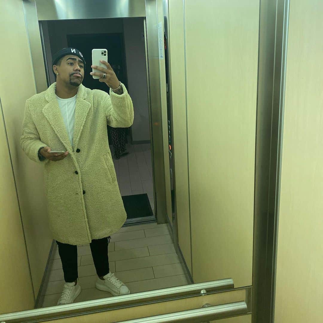 マウコム・フィリペ・シウヴァ・デ・オリヴェイラのインスタグラム：「🤳🏾🤦🏾‍♂️👌🏾🤪」