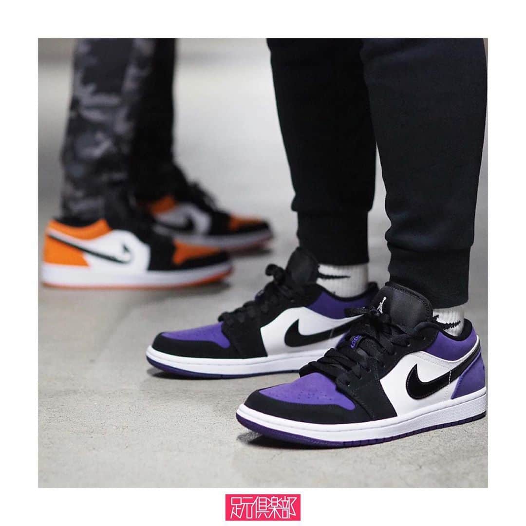 のインスタグラム：「ウイングマークをヒールへ配置させ、アイコンのジャンプマンはシュータンへと刻印した[AIR JORDAN 1 LOW]。通称”つま黒”で知られる人気のカラーブロックから派生したCOURT PURPLEを落とし込んだ鮮やかな逸足。 . (@hytt0318 )さんの足元倶楽部 . ブランド : NIKE モデル名 : AIR JORDAN 1 LOW COURT PURPLE . ▼今すぐフォローして最新情報をチェックしよう！ 【NIKE 公式アカウント】 ⇒#@nike . #nike #airjordan1low #aj1 #ナイキ #エアジョーダン #エアジョーダン1 #足元倶楽部#足元クラブ #足元くら部 #足元 #あしもと倶楽部 #スニーカー#スニーカーコーデ #スニーカー同好会#キックス #靴 #コーディネート#スナップ #ファッションスナップ #ストリートスナップ#お気に入りの一足 #今日の逸足 #逸足#운동화 #kicks #newkicks」