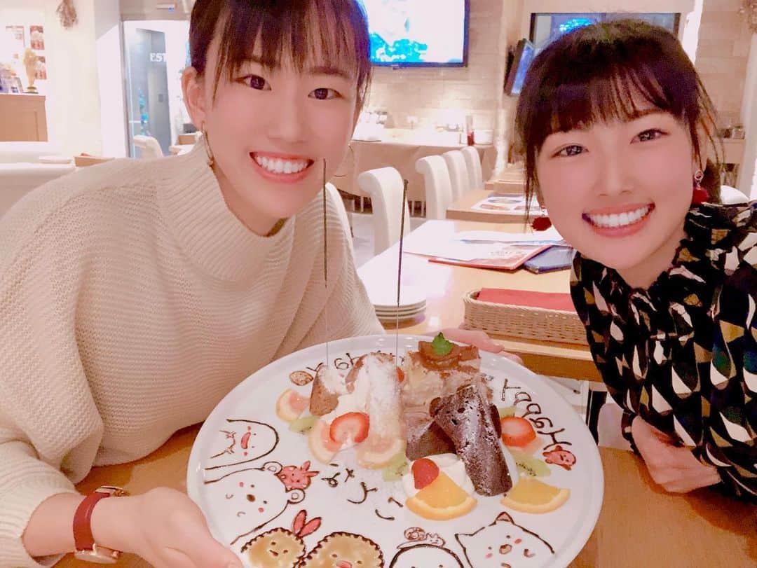 のインスタグラム：「2019.11.18 小学校から変わらず可愛いゆっちゃん☺️💕 今日は本当にありがとう🥰 サプライズもすごく嬉しかった😂 とても楽しい時間をありがとう☀️また遊んでね♥︎ ・ ・ ・ #ESTADIO #サプライズ #みんな大好き #アイドル佐藤 #楽しい時間を #ありがとう♡」