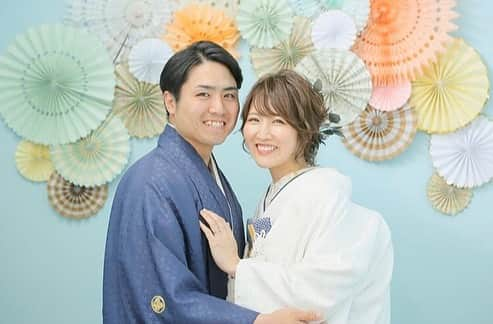 プレ花嫁の結婚式準備アプリ♡ -ウェディングニュースさんのインスタグラム写真 - (プレ花嫁の結婚式準備アプリ♡ -ウェディングニュースInstagram)「ポーズもコーデもヘアも♡全てが可愛い和装前撮りのフォト✨ . . ➸➸➸➸➸➸➸💒➸➸➸➸➸➸➸ 本当の料金がわかる✨ ウェディングニュース式場検索 👰 . アプリ： @weddingnews_editor web版： @weddingnews_concierge ➸➸➸➸➸➸➸➸➸➸➸➸➸➸➸➸ . . こちらのお写真は . @tobe.wd1130 さん @kiyomioe_hairmake さん @studio8_shunsuke_irie さん . からリグラムさせていただきました🌟ありがとうございました😊✨ . . どこに注目しても可愛い💓が詰まった #和装前撮り のフォト✨ . カバーはニコニコ #笑顔 のおふたりが素敵なフォト😊 . こちらは @studio8_nagoya さんで撮影されたフォトで ナチュラル＆アンティークな雰囲気のスタジオと手を繋ぐ自然体なおふたりの姿がぴったりです💓🌿 . ブルーをアクセントにしたコーデや #ショートボブ をアップスタイル 風にアレンジしたヘアもおしゃれで参考にしたいポイントです💙 . どのフォトも素敵なのでぜひスワイプ👉🏻してチェックしてみてくださいね✨ . . . ＼📷投稿お待ちしています／ . 花嫁はもちろん、業者さんも大歓迎✨ アナタのお写真をご紹介してもOKという方は、ぜひ #ウェディングニュース にお写真を投稿してください💕 . . ⬇︎関連アカウント⬇︎ . 🕊メインアカウント 【 @weddingnews_editor 】 . 💒インスタグラムで式場探し 【 @weddingnews_concierge 】 . 👰花嫁から式場探し 【 @weddingnews_brides 】 . . その他、編集部からの連絡専用 @weddingnews_contact や、スタッフ個人の連絡用として @WN_xxxx（xxxは個人名）があります💕 . . …………………………… ❤️ウェディングニュースとは？ …………………………… . 花嫁のリアルな”声”から生まれた、花嫁支持率No1✨スマホアプリです📱💕 . . 🌸知りたい… #結婚式準備 に役立つ記事を毎日150件配信中♩ . 🌸見たい… インスタの #ウェディング 系投稿TOP100が毎日チェックできる＊IG画像の複数ワード検索も可♩ . 🌸叶えたい… 式場をはじめとした  #結婚式 関連の予約サイトが大集合♩ . 🌸伝えたい… 自分の結婚式レポ『マイレポ』が簡単に作れる♩卒花嫁のレポが読める♩ . . @weddingnews_editor のURLからDLしてね✨ . . . #プレ花嫁 #結婚  #花嫁  #ウエディング  #プレ花嫁準備 #2020夏婚 #フォトウェディング #ロケーションフォト #2020春婚 #結婚写真 #和装ヘア #ドライフラワー #プレ花嫁さんと繋がりたい #成人式ヘア #和装前撮り #成人式前撮り #新郎新婦 #ナチュラルウェディング #白無垢 #色打掛 #ウェディングフォト」11月18日 20時44分 - weddingnews_editor