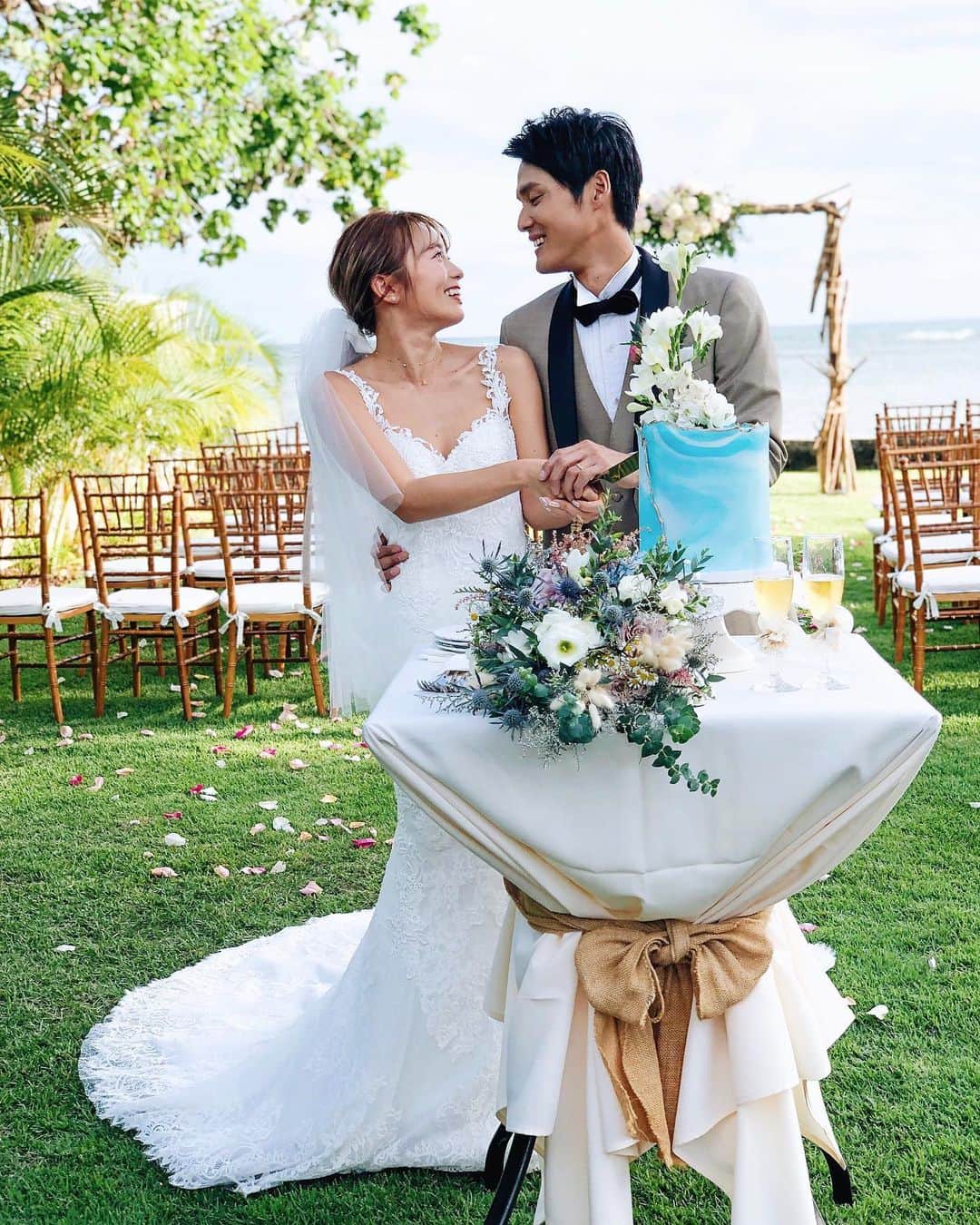 ソンイのインスタグラム：「あやちゃん本当におめでとう💍❤️ 人一倍頑張り屋さんで、誰よりも思いやりがあって、笑顔が最高に可愛くて、人情に厚いみんなのアイドル💕 家族を1番に大切にしているあやちゃんの愛が伝わるすごく素敵な結婚式でした🌺 はやと君との始まりのストーリー、大切な日を一緒に過ごせてとても幸せだったよ🕊だいすき❤️」