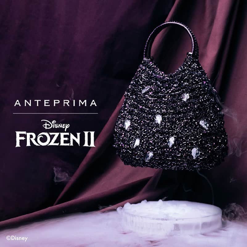 ANTEPRIMAさんのインスタグラム写真 - (ANTEPRIMAInstagram)「Embrace the beauty of our favourite royal sisters in Arendelle - ANTEPRIMA│FROZEN 2 collection captures the essence of the two characters and brings up the elegance with sparkling crystals from Swarovski®. Stay tuned to our grand launch of this limited collection on November 20!  #comingsoon #anteprima #disney #Frozen2 #Frozenelsa #Frozenanna #elsaFrozen #annaFrozen #intotheunknown #anteprimawirebag #wirebag #FW19 #FallWinter2019 #fashion #style #stylish #photo #exclusive #glitter #アンテプリマ #アナと雪の女王2 @swarovski」11月18日 20時51分 - anteprimaofficial