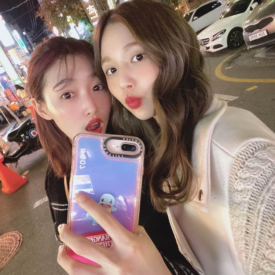 のインスタグラム：「🇰🇷👭💞 ㅤㅤㅤㅤㅤㅤㅤㅤㅤㅤㅤㅤㅤ 韓国で23時からゴハン食べたテンション🤪🇰🇷🐷💓 ㅤㅤㅤㅤㅤㅤㅤㅤㅤㅤㅤㅤㅤ #korea #friends #feeyong #한국 #친구 #희영 #韓国 #ひよん」