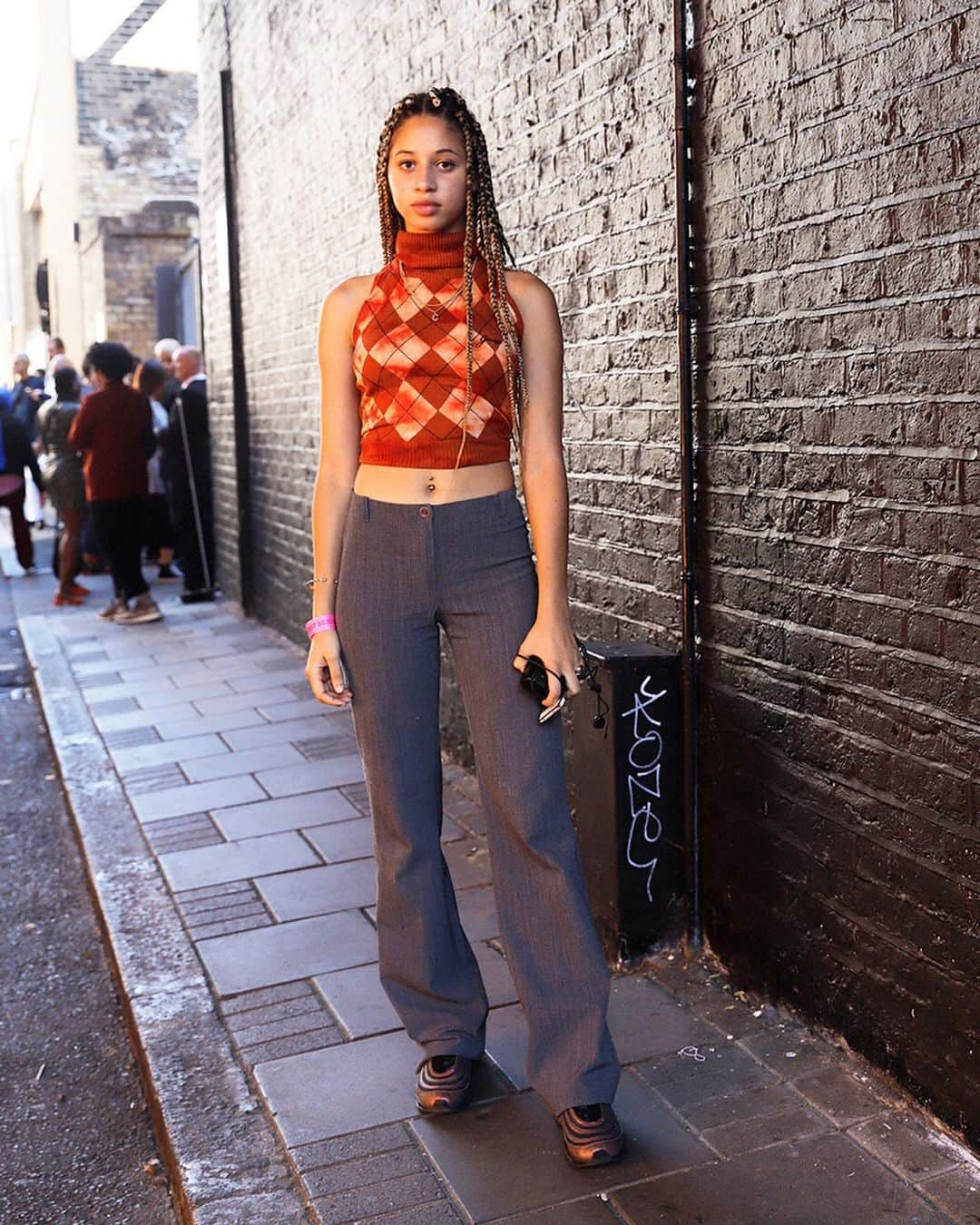 Droptokyoさんのインスタグラム写真 - (DroptokyoInstagram)「LONDON STREET STYLES @drop_london #🇬🇧 #streetstyle#london#streetscene#streetfashion#streetwear#streetculture#fashion#film#filmphotography #LFW#londoner#styleblogger#fashionshow#fashionmodeles#mood#fashionweek#photography#instafashion#fashionstyling#models#highfashion#fashionstyle#fashionstyling#photographer#style Photography: @yuri_horie_」11月18日 21時00分 - drop_tokyo