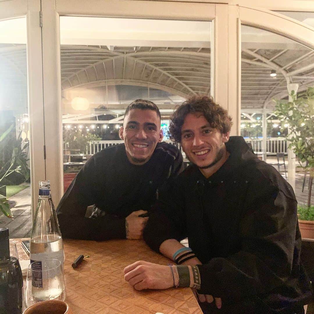 のインスタグラム：「Friend 👊🏻💪🏻 @allanmarques91  #Napoli」