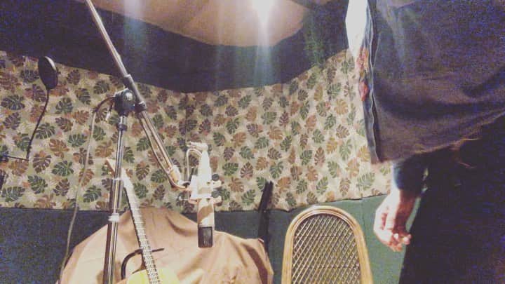 LOVEのインスタグラム：「Acog & Vo REC day!! ふぃー！待ってろ元旦の曲  #隔月4作連続配信リリース #次作1/1」