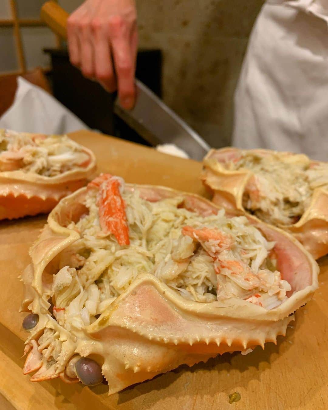 濱野りれさんのインスタグラム写真 - (濱野りれInstagram)「🦀 -— Kawasaki is the center of best crab in Tokyo. We are presented  taiza and oven baked kobako crab. I cannot feel the winter until I came here to eat crab. One cannot compare two cuz both are very delicious!! -— 蟹の季節の'かわさき'にお邪魔してきました☺️ ここにこないと冬が始まった気がしない😋香箱蟹も間人蟹も甲乙つけられないくらい大好き🦀❤️ -— #rirelog#Kawasaki#kaiseki#kaisekiryori#kaisekicuisine#washoku #japanesefood#japanesefoodlover#tokyoeats#tokyogourmet#tokyojapan#eatlover#roppongigourmet #かわさき#西麻布かわさき#和食#日本食#懐石料理#香箱蟹#間人蟹#蟹料理#西麻布グルメ#東京グルメ#蟹づくし」11月18日 21時15分 - riregram