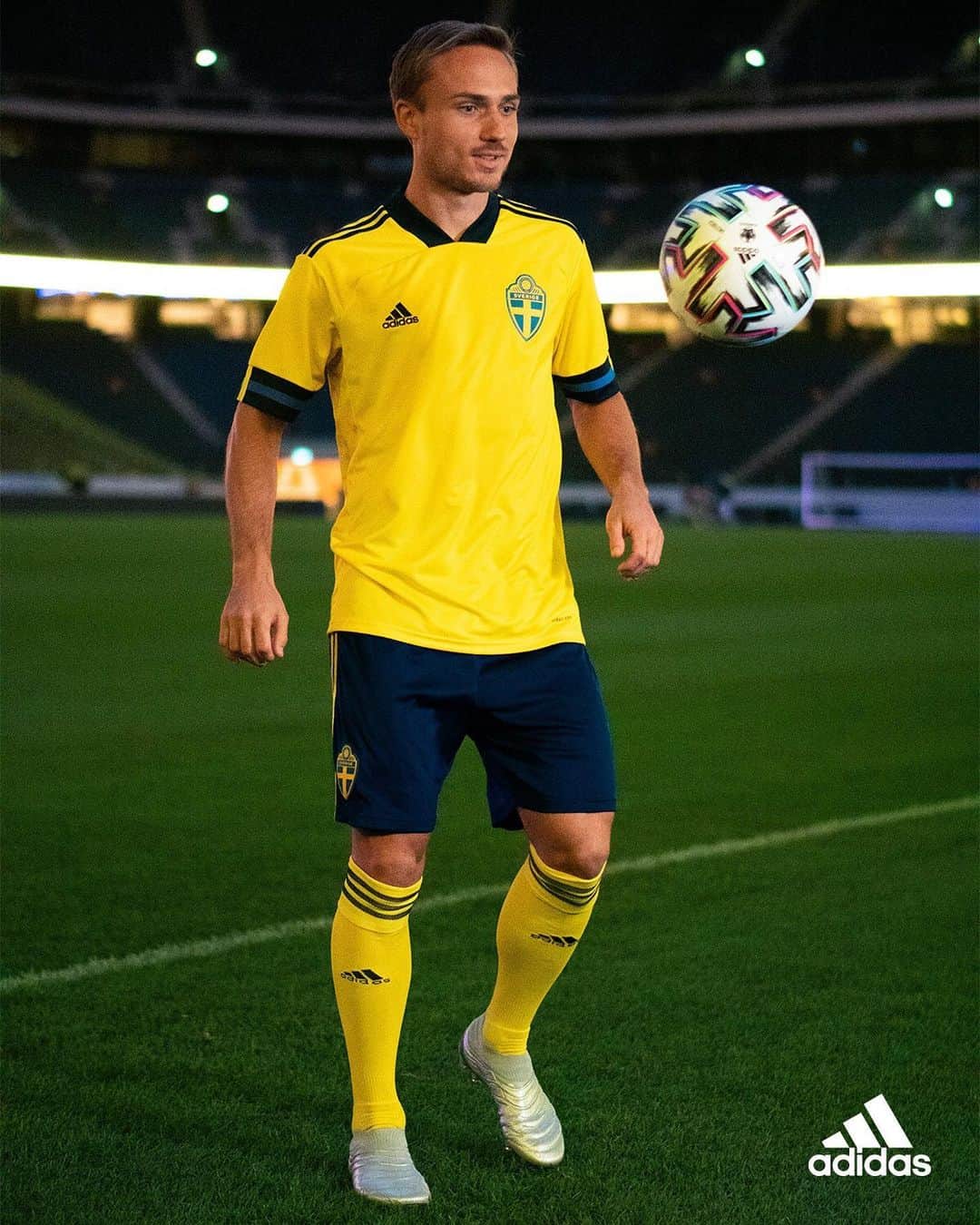 ピエール・ベングトソンのインスタグラム：「GAME DAY ⚽🇸🇪 Proud to be wearing @swemnt new home kit from @adidasfootball for the first time on pitch tonight. #earnthejersey」