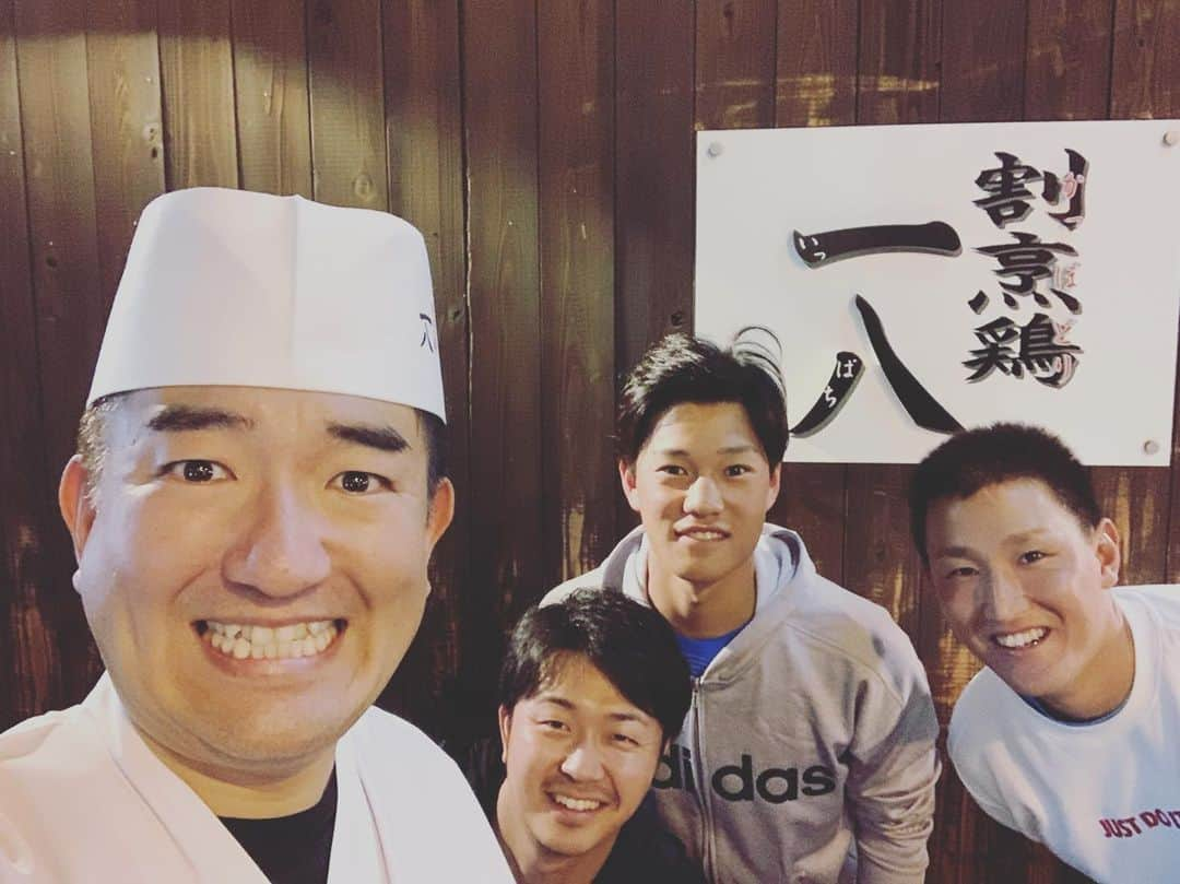 高橋奎二のインスタグラム：「キャンプ最後の休み！😊 松山といったら一八 今日もすごく美味しかったです！✨✨ 皆さんも松山行く時は絶対この店オススメです！ 残すところも後3日です！ 最後まで頑張ります💪💪 #愛媛 #松山 #割烹鷄一八」