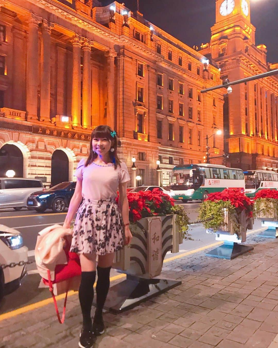 DJ MIYAさんのインスタグラム写真 - (DJ MIYAInstagram)「こんばんは❤️上海の旅の写真でーす⭐︎⭐️⭐︎ . ヨーロピアンなビルは、上海がフランスに占領されていたときの建造物❤️いまは、中国の銀行の数々が入っていて、イルミネーションが素晴らしいのー！❤️ . . このareaが、外滩waitanでーす❤️ ライトアップ、ほんとに綺麗でした💗 .  #上海景點  #上海金茂君悦大酒店　#上海ホテル　#上海旅行　#上海 #上海観光　#ジンマオタワー　#旅好き　#上海女子旅 #旅インスタグラマー　#インスタグラマー　#中国旅行 #金茂大厦 #トラベラー　#一人旅　#今日のコーデ #ファッショニスタ　#旅ブロガー　#ブロガー　#浦東 #旅行大好き #アジア旅行 #上海外灘  #マイトリップmiya #旅好き女子 #タビジョ #一人旅女子 #トリップアドバイザー」11月18日 21時37分 - dj_miya