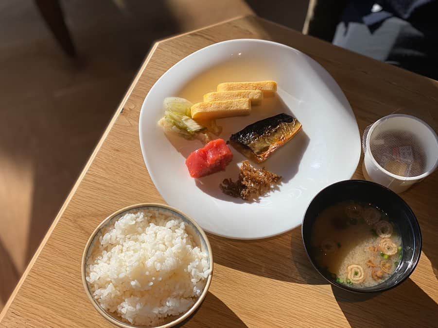 Sayuri（岸岡小百合）さんのインスタグラム写真 - (Sayuri（岸岡小百合）Instagram)「* 三井ガーデンホテル神宮外苑の杜プレミアはお洒落でフォトジェニックな空間がたくさん‼️ * そして何より、朝食のビュッフェが美味しすぎた😭❤️ エッグベネディクトも目の前で作ってくれます🤤🍳 * 朝食はビュッフェ大好きなんですよねー私🐷 皆さんのオススメビュッフェがあれば教えて欲しい😍 @tokyo_joshibu  #三井ガーデンホテル神宮外苑の杜プレミア #東京女子部　 #オズモール #ozmall  #国立競技場 #ホテル #三井ガーデンホテル #ビュッフェ」11月18日 21時44分 - sayuuringo