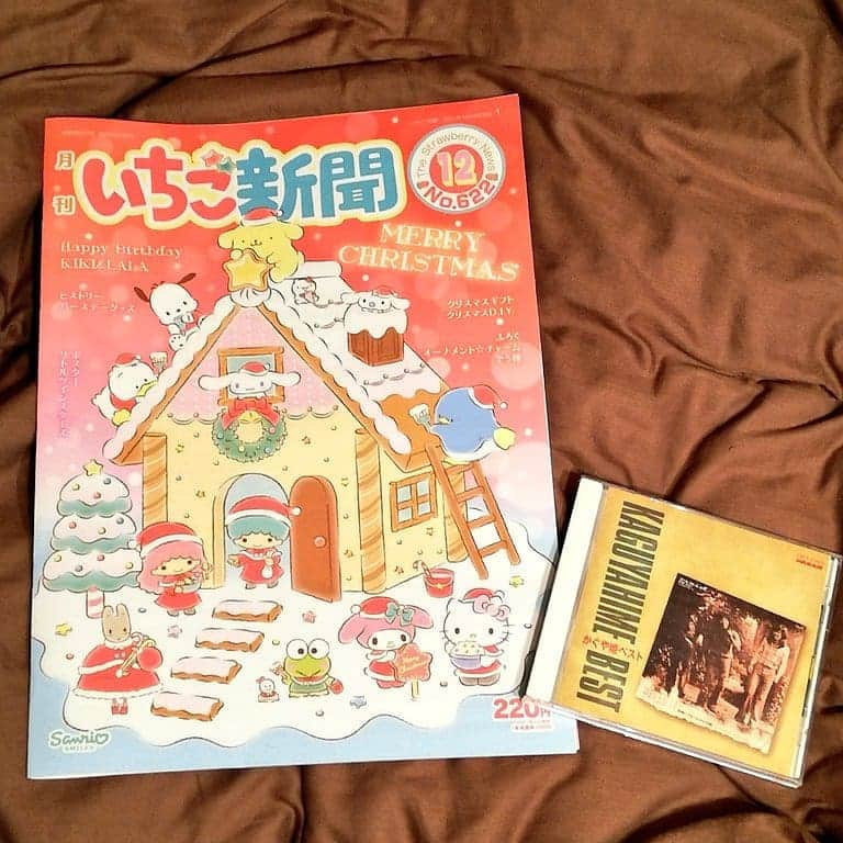 平井“ファラオ”光さんのインスタグラム写真 - (平井“ファラオ”光Instagram)「今月のいちご新聞はかぐや姫ベストをお供に購読。 カワイイに哀メロが乗ったらそりゃもう泣くよね。  #サンリオ部 #芸能サンリオ部 #サンリオ #sanrio #カワイイ #kawaii #いちご新聞 #12月号 #クリスマス #cd #音楽 #フォーク #かぐや姫 #ベストアルバム #ただあなたの優しさが怖かった #今春が来て君は綺麗になった  #部屋の明かり消しながらまた会うその日まで」11月18日 21時51分 - hirapoyopharaoh