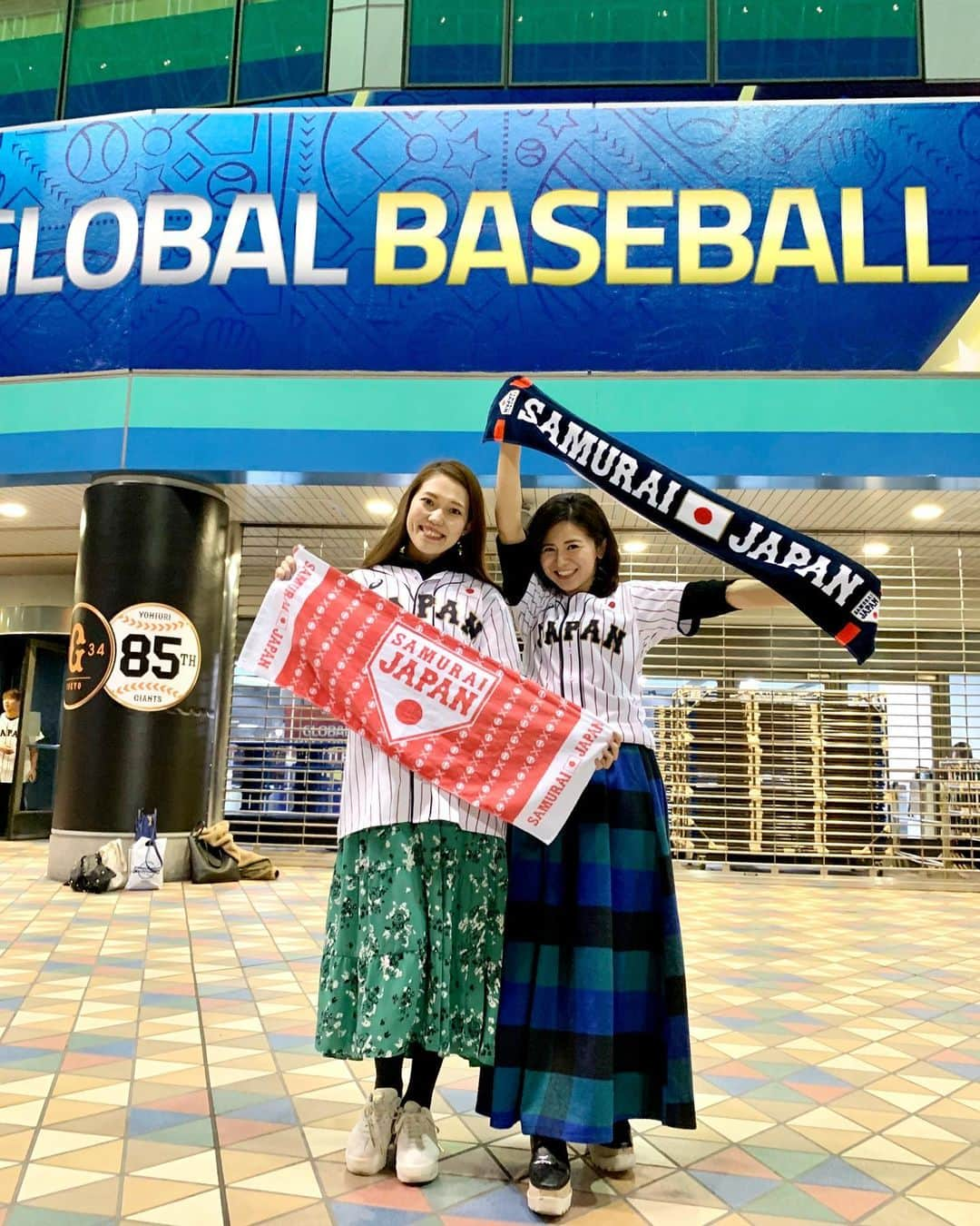 吉村優さんのインスタグラム写真 - (吉村優Instagram)「premier12⚾️ * 東京オリンピックの前哨戦 第2回WBSCプレミア12の決勝戦は 日本🇯🇵vs韓国🇰🇷 * １回に韓国が いきなり２本のホームランで大ピンチでしたが ２回裏に山田選手の３ランホームランで逆転っ👏✨✨ * 侍JAPANは５対３で逆転勝ち！！ 第２回大会で初優勝〜🏆 おめでとうございます😍🍾✨ * やっぱり現地観戦は楽しいですね😍 空気感と球場の雰囲気が とっても好きです〜😘😘 * #プレミア12 #premier12 #侍japan #japan #baseball #野球 #野球観戦 #優勝 #wbsc #homerun #sports #スポーツ観戦」11月18日 22時04分 - yuyoshimura87