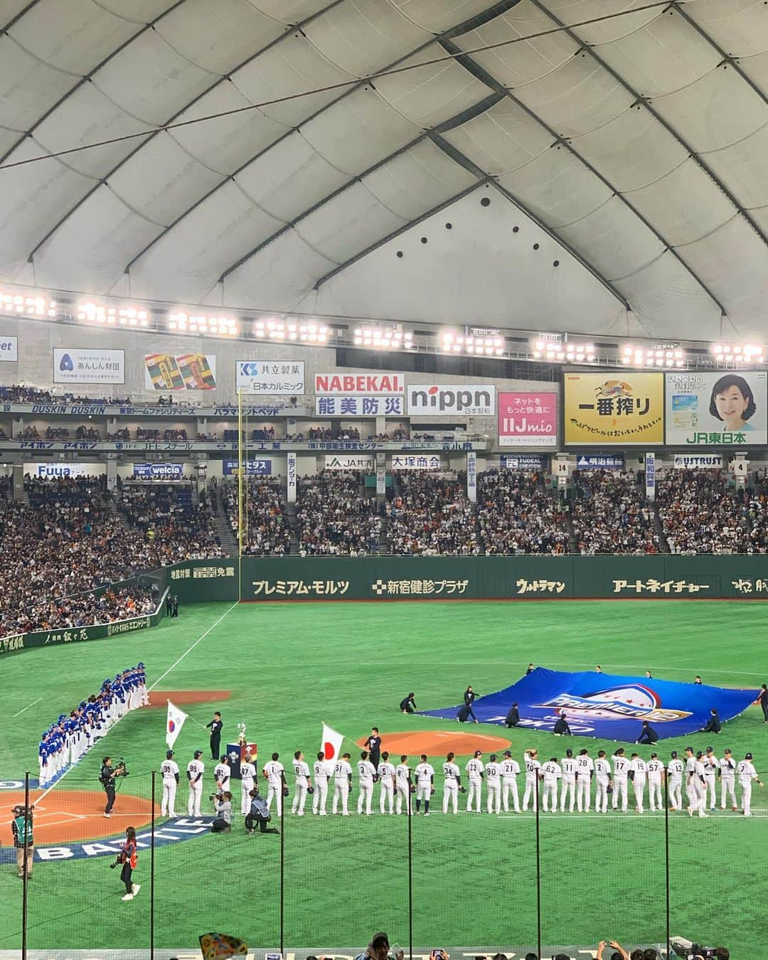 吉村優さんのインスタグラム写真 - (吉村優Instagram)「premier12⚾️ * 東京オリンピックの前哨戦 第2回WBSCプレミア12の決勝戦は 日本🇯🇵vs韓国🇰🇷 * １回に韓国が いきなり２本のホームランで大ピンチでしたが ２回裏に山田選手の３ランホームランで逆転っ👏✨✨ * 侍JAPANは５対３で逆転勝ち！！ 第２回大会で初優勝〜🏆 おめでとうございます😍🍾✨ * やっぱり現地観戦は楽しいですね😍 空気感と球場の雰囲気が とっても好きです〜😘😘 * #プレミア12 #premier12 #侍japan #japan #baseball #野球 #野球観戦 #優勝 #wbsc #homerun #sports #スポーツ観戦」11月18日 22時04分 - yuyoshimura87