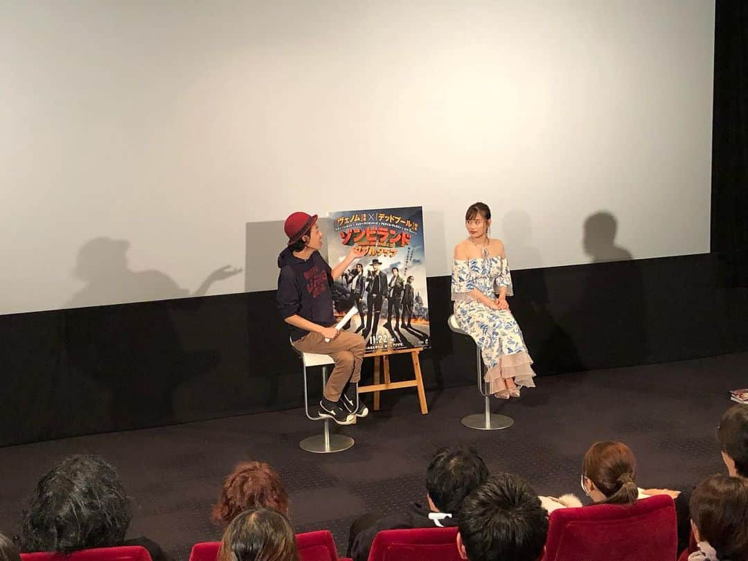 秋山ゆずきさんのインスタグラム写真 - (秋山ゆずきInstagram)「. . 映画秘宝ナイト『#ゾンビランド：ダブルタップ』トークショー試写会 ありがとうございました🧟‍♀️ . . 映画秘宝の岩田編集長と上田監督と あっという間の時間でした✨ ゾンビトーク楽しかった❣️ 上田さんと久しぶりに会えたけど いつ会っても安心感溢れる 父親感満載でなんかほっとしました笑 . .  #ゾンビランドダブルタップ . . ゾンビ深まる11/22公開です！ . . スタイリスト♡ヘアメイクは @hsmt_usk はっしーさんでした💖 いつもありがとうございます✨ . .  #ゾンビランド #ゾンビランドダブルタップ  #ゾンビランド吹き替え #映画秘宝 #映画吹き替え #ゾンビ #ゾンビランド2」11月18日 22時01分 - yuzukiakiyama