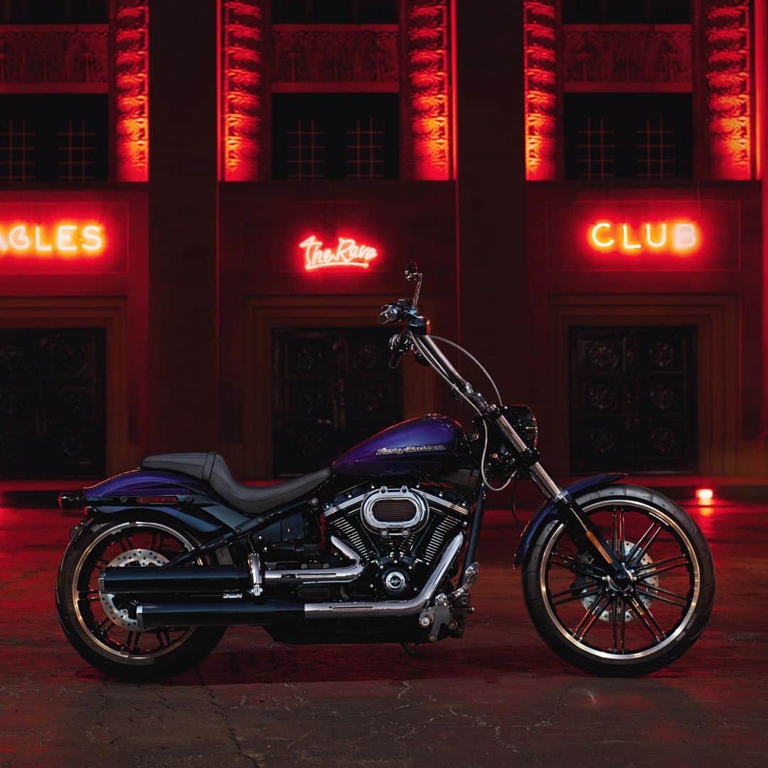 Harley-Davidson Japanさんのインスタグラム写真 - (Harley-Davidson JapanInstagram)「秋の夜長は。 #ハーレー #harley #ハーレーダビッドソン #harleydavidson #バイク #bike #オートバイ #motorcycle #ブレイクアウト #breakout #fxbrs #ソフテイル #softail #カスタム #custom #夜 #night #クラブ #club #2019 #自由 #freedom」11月18日 22時06分 - harleydavidsonjapan