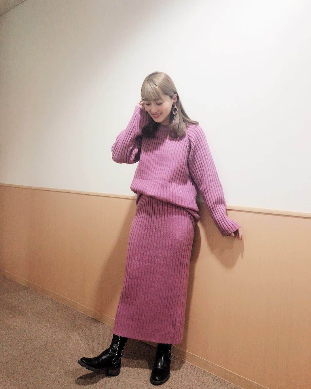 のインスタグラム：「全身👗. . . #ootd #ootdfashion #follow #followme #me #instafashion #qalb #love #happy #instagood #instagram #instadaily #instalove #zara #birthdaybashshop  #秋コーデ #秋コーディネート #ピンク #セルフィ #ニットコーデ #ザラジョ #ザラコーデ #ザラ #コーデ #秋服コーデ #秋冬コーデ #全身コーデ #ザラ #プチプラファッション #プチプラコーデ #ネット通販」