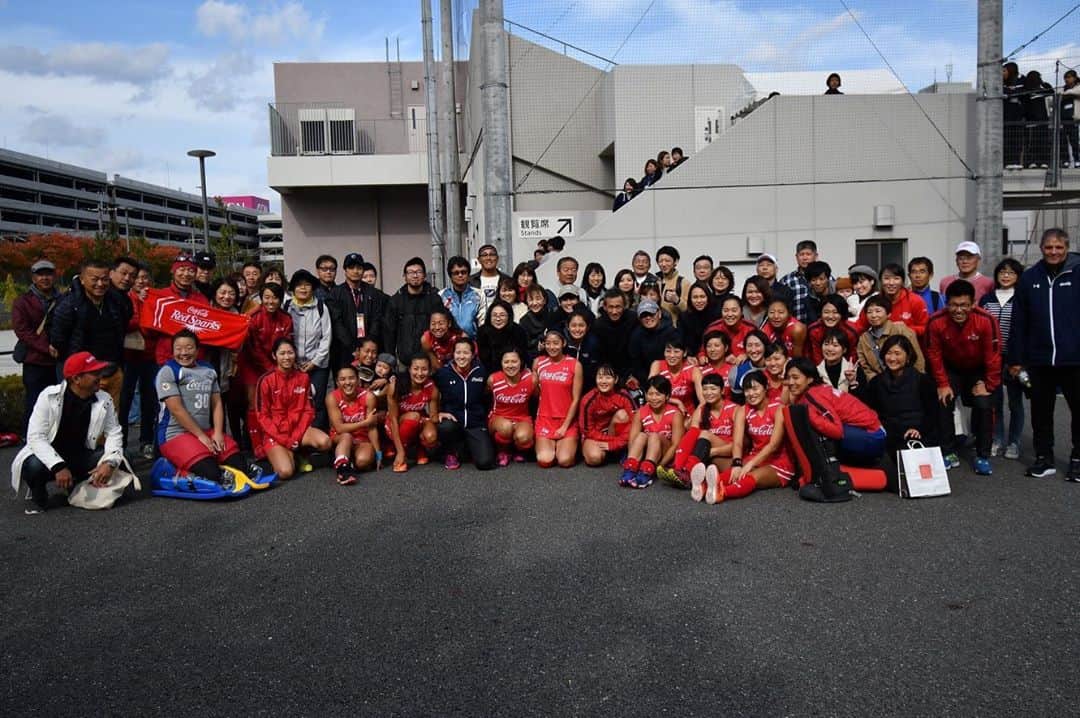 大田昭子さんのインスタグラム写真 - (大田昭子Instagram)「. 高円宮牌2019ホッケー日本リーグは5位という結果で終えました🏑 . 目標としていた結果とは程遠いものとなりましたが、改めてたくさんの方々に支えられて私たちは活動が出来ていると実感出来た大会となりました。 . 全日本ホッケー選手権大会では笑顔で終われるように頑張ります💫 #hockeyjapanleague #高円宮牌2019ホッケー日本リーグ #大学の同期#可愛い応援団 @nsk_bravebearies  #お風呂で出会ったお友達」11月18日 22時36分 - akko915