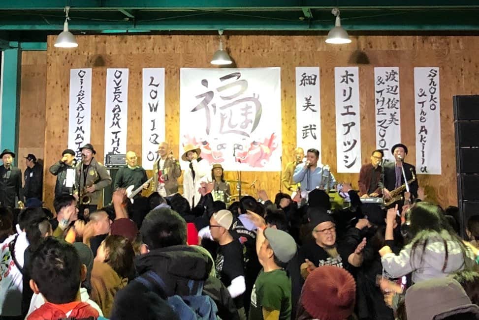ホリエアツシさんのインスタグラム写真 - (ホリエアツシInstagram)「#うづぐしまLIVE 作り手と受け手のハートで成り立っているライブ、 そんな場所で歌が歌えることを幸せに思います。 photo 1〜4 by Ishii Maki #ホリエアツシ #テナー #セカオワ #乾杯」11月18日 22時46分 - a.horie