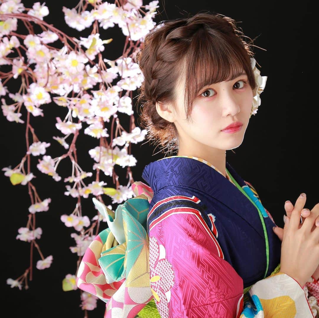 土光瑠里子さんのインスタグラム写真 - (土光瑠里子Instagram)「20歳だから年齢的には大人だけど ちゃんと内面も大人になれてるかな。  後悔しない人生を歩むって決めたよ。 周りの人とか家族とかみんなをしっかり見られる人になる。  #成人式　#JAPAN #Sakura #振袖　#kimono #成人」11月18日 22時50分 - dokoh.ruriko