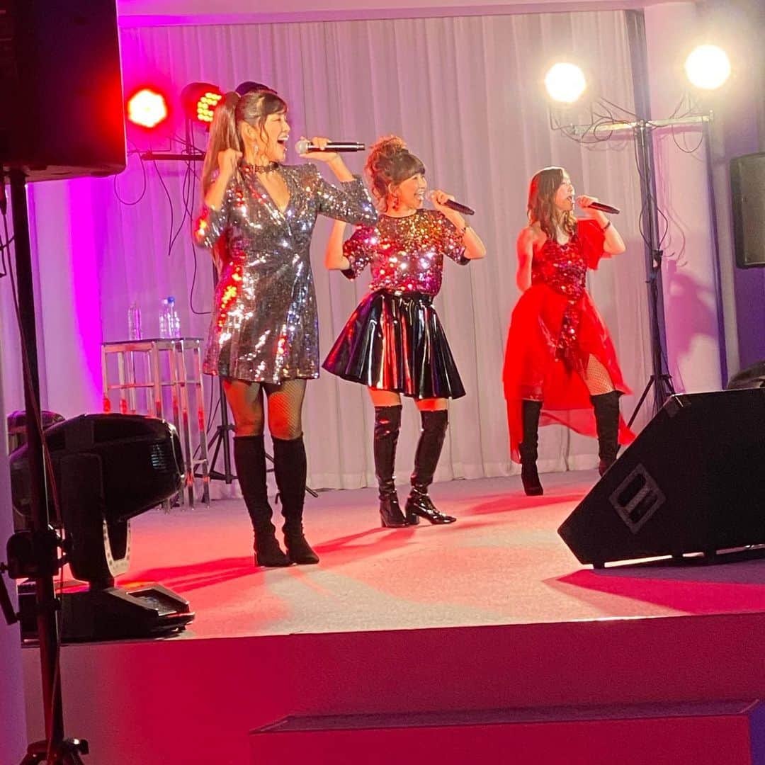 のインスタグラム：「I love working with these 2💕💕💕#alwayspositive and#alwaysfun, we have a great time on stage together! #キューティーモリモリ #松本伊代 さん #森口博子 さん」