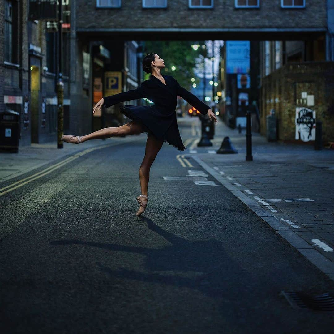 ballerina projectさんのインスタグラム写真 - (ballerina projectInstagram)「Francesca Hayward in East London. #ballerina - @frankiegoestohayward #bricklane #eastlondon #london #ballerinaproject #ballerinaproject_ #ballet #dance #pointe #francescahayward  The Ballerina Project book is now in stock. Link is located in our Instagram profile. @ballerinaprojectbook #ballerinaprojectbook」11月18日 23時14分 - ballerinaproject_