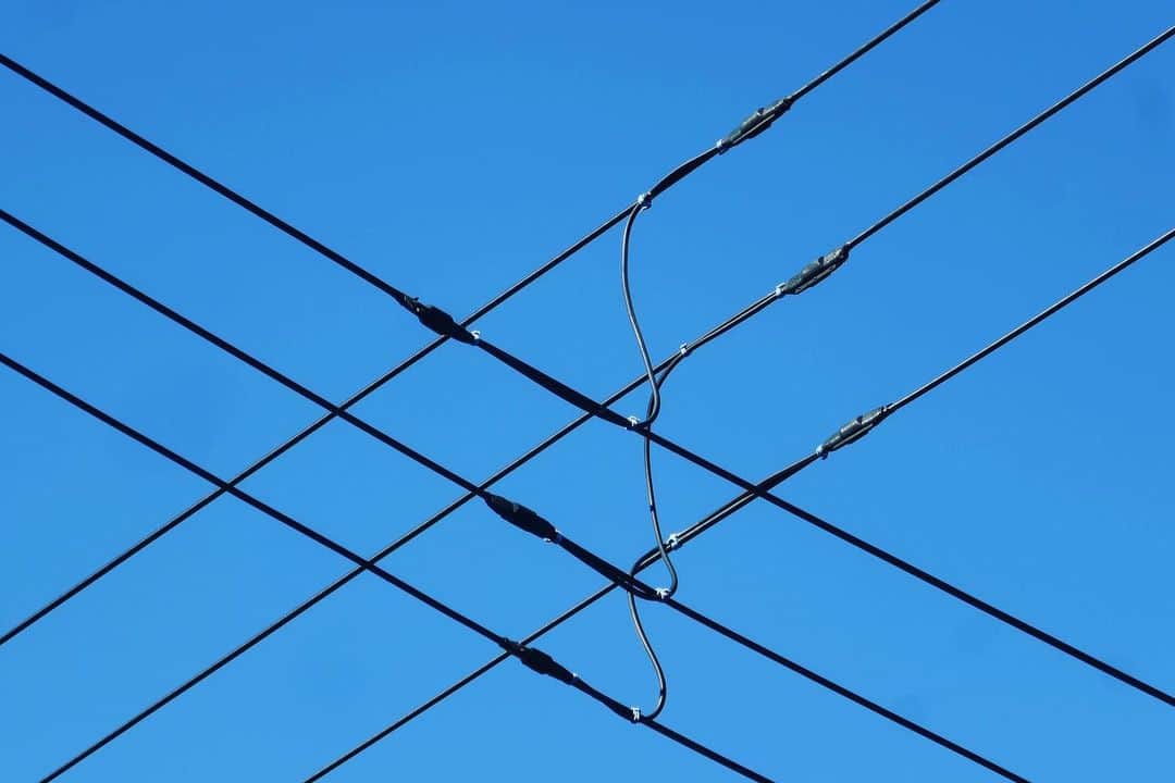 石山蓮華さんのインスタグラム写真 - (石山蓮華Instagram)「SSS 11月18日　#電線の日  ついに「電線学園」が開校しました🎊 「身近なところに隠れている電線がもっと見えるようになったらいいなあ」 という電線愛好家の意見も入れてもらった【電線小テスト】 けなげな電線がどこで働いているのかを知ったうえで日々を過ごせば、さらに電線が身近になるはず💡 満点目指してぜひぜひ何度もトライしてください💯 ストーリーとプロフィール欄からリンクしてます！  #いい電線 #電線 #電柱　 #電線学園　#electric #electriccable #electricalwires #electricwire #electricwirecables  #wwwdc」11月18日 23時23分 - renge_ge