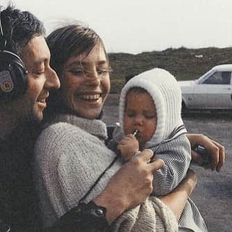 シー ニューヨークさんのインスタグラム写真 - (シー ニューヨークInstagram)「Jane Birkin & Serge Gainsbourg with baby Charlotte, 1972 ✨」11月18日 23時16分 - seanewyork