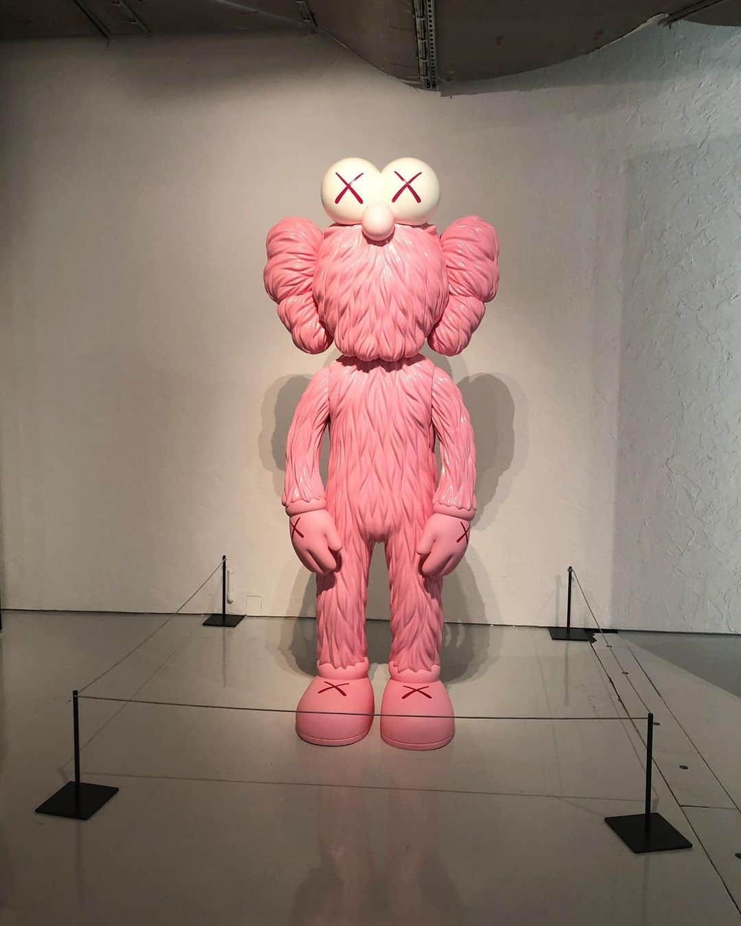 ナイジェル・デ・ヨングさんのインスタグラム写真 - (ナイジェル・デ・ヨングInstagram)「KAWS “He eats alone” exhibition // When in Doha a must see 🤘🏽 #KAWSinDoha #QatarMuseums」11月18日 23時19分 - nigeldejong