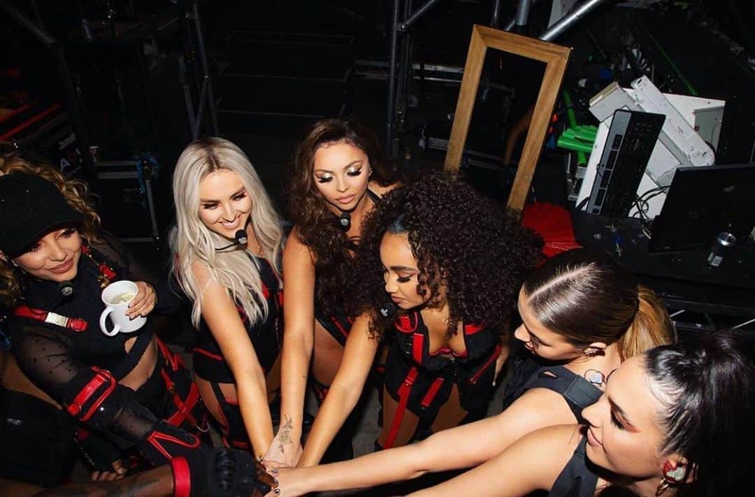 リトル・ミックスさんのインスタグラム写真 - (リトル・ミックスInstagram)「We're almost at the end of #LM5TheTour, every date from here on... you gotta make LOTS of noise and sing us out in style 😘  #Leeds... you down? 📸 @callumshots」11月18日 23時44分 - littlemix