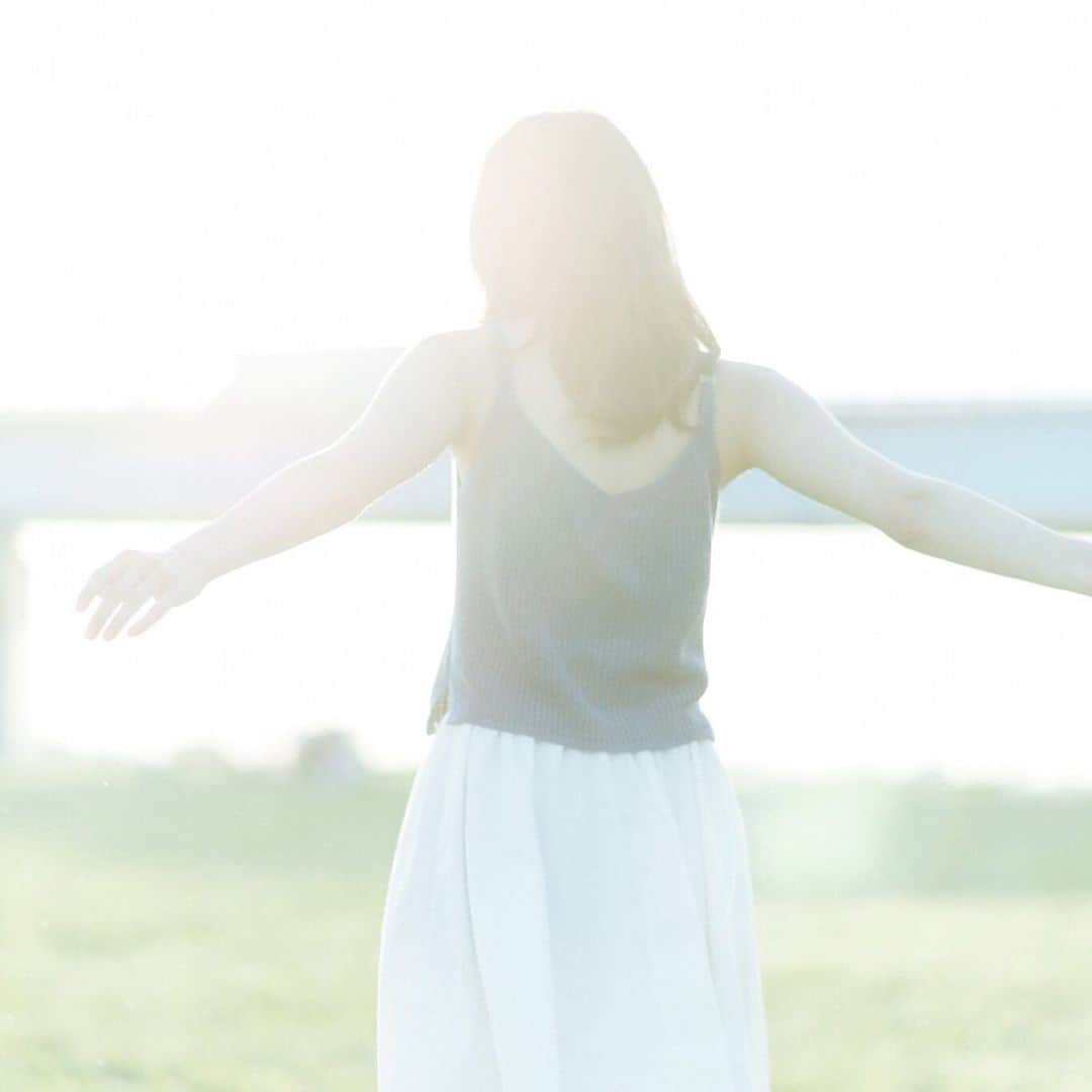 筒井萌子のインスタグラム：「* 両親の結婚30周年記念日💍 家族になってくれてありがとう◡̈♥︎ 昔から家族仲良いね！って言われる自慢の家族です✨ この１年は家族旅行✈️行くぞ♪ ・ #筒井萌子 #女優 #actress #モデル #model #岡山  #shooting #instagood #instalike #converse #撮影 #followme #instalike #ゴルフ #ゴルフ女子 #ゴルフコーデ #골프 #좋아요반사 #좋아요그램 #좋아요환영 #데일리그램 #패션 #오오티디 #카페 #アルチビオ  #アルチビオカップ #archivio #archiviocup  #ゴルジョバ #ディズニーシー」