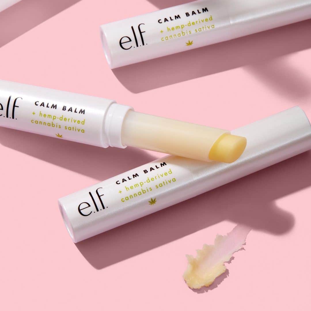 e.l.f.さんのインスタグラム写真 - (e.l.f.Instagram)「The Calm Balm is infused with hemp-derived cannabis sativa to nourish the lips and deliver a healthy, natural looking shine ✨#elfingamazing #elfcosmetics #crueltyfree #vegan」11月19日 0時03分 - elfcosmetics
