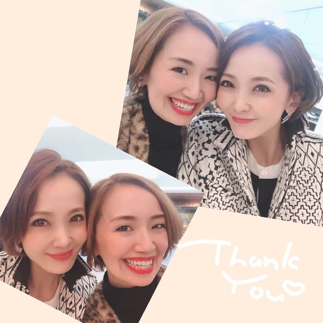 貴千碧さんのインスタグラム写真 - (貴千碧Instagram)「自分の目の前にいる方の表情は自分の表情なんだなと思います。 こうして沢山の方が私に笑顔を向けて下さって、元気を下さって、自分は枯れることなく、しおれることなく日々過ごさせて頂いているのだと思います☺️✨ 日比谷シャンテ様にて。同期の元#花組#春花きらら　ちゃんのおかげで１つの点を又線にして頂くことができました☺️ まいこ、心からありがとう☺️🙏 そしてそこに「行こう」と足を向けて下さった全ての皆様、本当に本当にありがとうございました☺️🙏 家内工業の為一つ一つ心を込めて一から手作りしております。両親の協力のもと皆様に笑顔になって頂ける佃煮を製造し続けておりますが大変ありがたいことに数が追い付かず昨日もご迷惑をお掛けしてしまい申し訳ございませんでした。 又できたての喜昆布が届いておりますのでご興味ございます方は日比谷シャンテ様地下一階までお越し下さい☺️🙏 #鳳翔大 さんがプロデュースされているお洒落なジュエリー、鞄や靴などのファッションアイテム、そしてまいこが生地からこだわってデザインしている着心地、触り心地最高の素敵な素敵な洋服たち。　私の大好きな空間です✨✨ お忙しいのに来て下さった宝塚の大好きな方々、そしていらして下さいました全ての皆様、本当にありがとうございました‼️‼️‼️ 本当に幸せです‼️ . . . #ご縁　こそ#一生の宝物」11月19日 0時21分 - ao_takachi