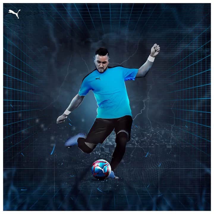 ディミトリ・ペイェのインスタグラム：「Flash Mode activé 📸🌩 #NewLevels @pumafrance @pumafootball @olympiquedemarseille @equipedefrance @famillespoir #Boss #10 #⚪️Ⓜ️ #LMV #NMP-10 #pumafam #TeamBoumBam」