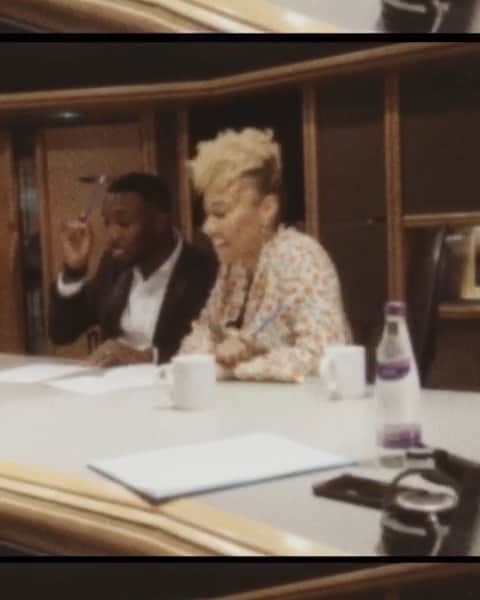 Emeli Sandéのインスタグラム：「The live studio performance of 'Merry Christmas, Darling' with @timidakolo is here 💙」