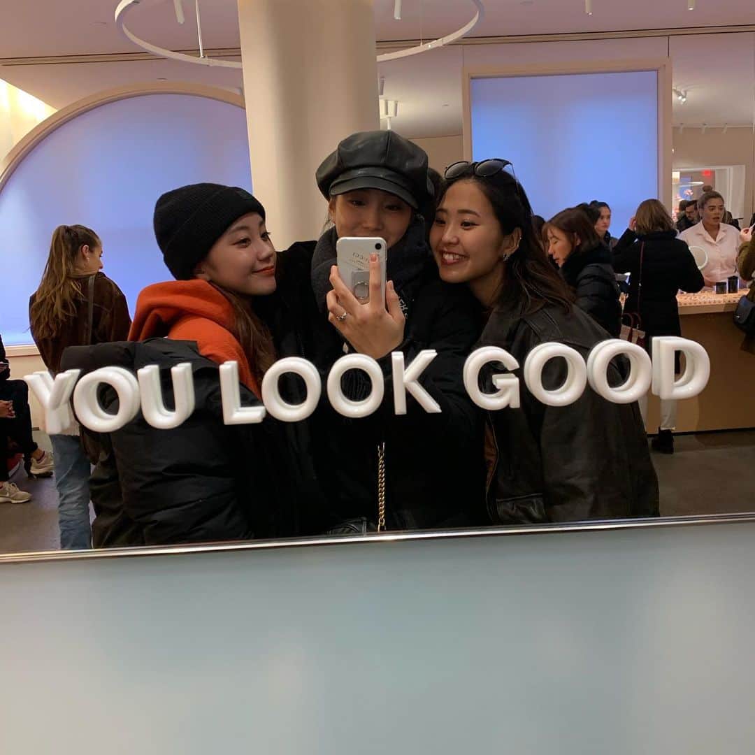 薮下柊さんのインスタグラム写真 - (薮下柊Instagram)「YOU LOOK GOOD! : : 帰ったん寂しい〜🥺 #nyc  #newyork  #glossier  #friends」11月19日 0時39分 - __yabushita_shu__