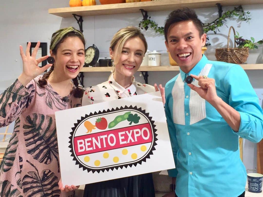 のインスタグラム：「毎週火曜のBENTO EXPO♩♩ ・ 明日はアンナさんがウクライナのお菓子を紹介してくれます！ とっても美味しくて健康的、お子様にも安心のお菓子です ・ 母もお弁当のオマケにちょこっとお菓子を添えてくれてたなぁと思い出しました😊 ・ BENTO EXPO NHK総合 12:20〜 ・ よろしくお願いいたします！ ・ ・ #📺 #NHK #bentoexpo #bento #お弁当 #juanadearco #ホォアナデアルコ」