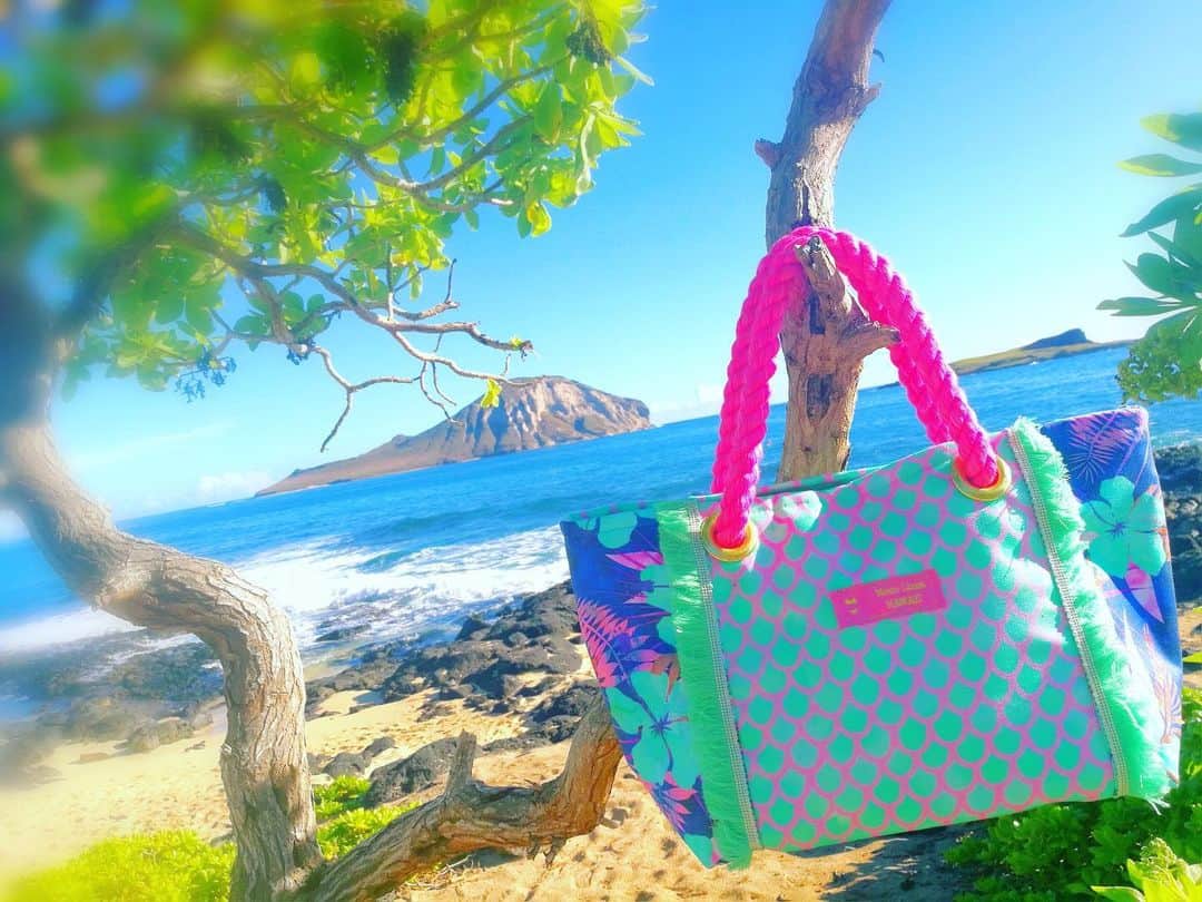 Moco Lima Hawaiiさんのインスタグラム写真 - (Moco Lima HawaiiInstagram)「New* Mermaid tote bag  時間は流れていますね。。 Time goes on... #thankyou#memories#funtimes#smile#happy#hawaii#mocolima#mylife#lifeisbeautiful#lifeisshort#imua#mermaid#blue#monday#出会い#別れ#旅立ち#応援#ハワイ#日本#うれしい#さみしい#がんばれ#笑顔#未来#将来#いつでも応援してるよ  Mocolima showroom 1-6pm Open today」11月19日 11時49分 - mocolimahawaii
