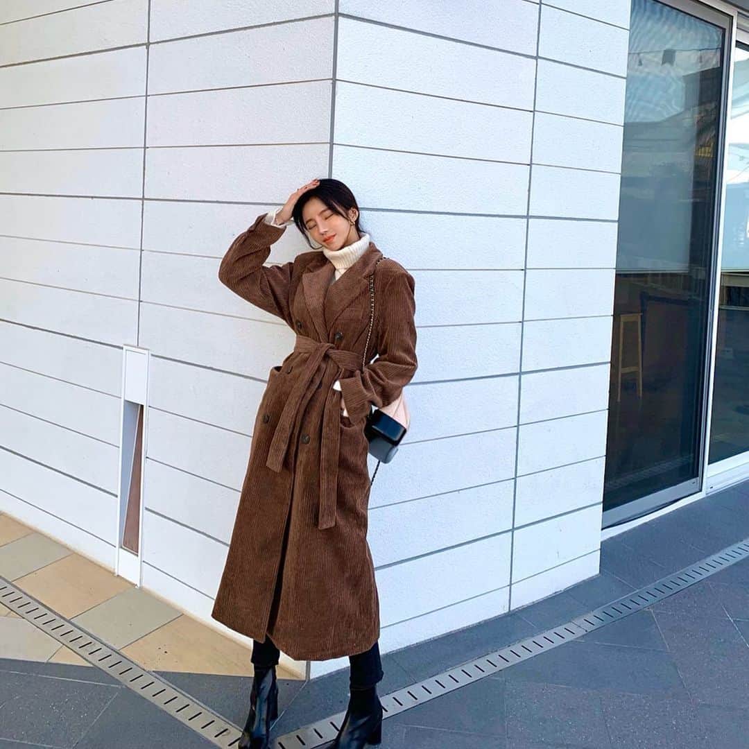 Son Ju Heeさんのインスタグラム写真 - (Son Ju HeeInstagram)「보는것보다 입으면 더 예뻐서 깜놀하는 코트  업뎃완료😊 . . . #rishop #리샵」11月19日 10時38分 - juhee__ss