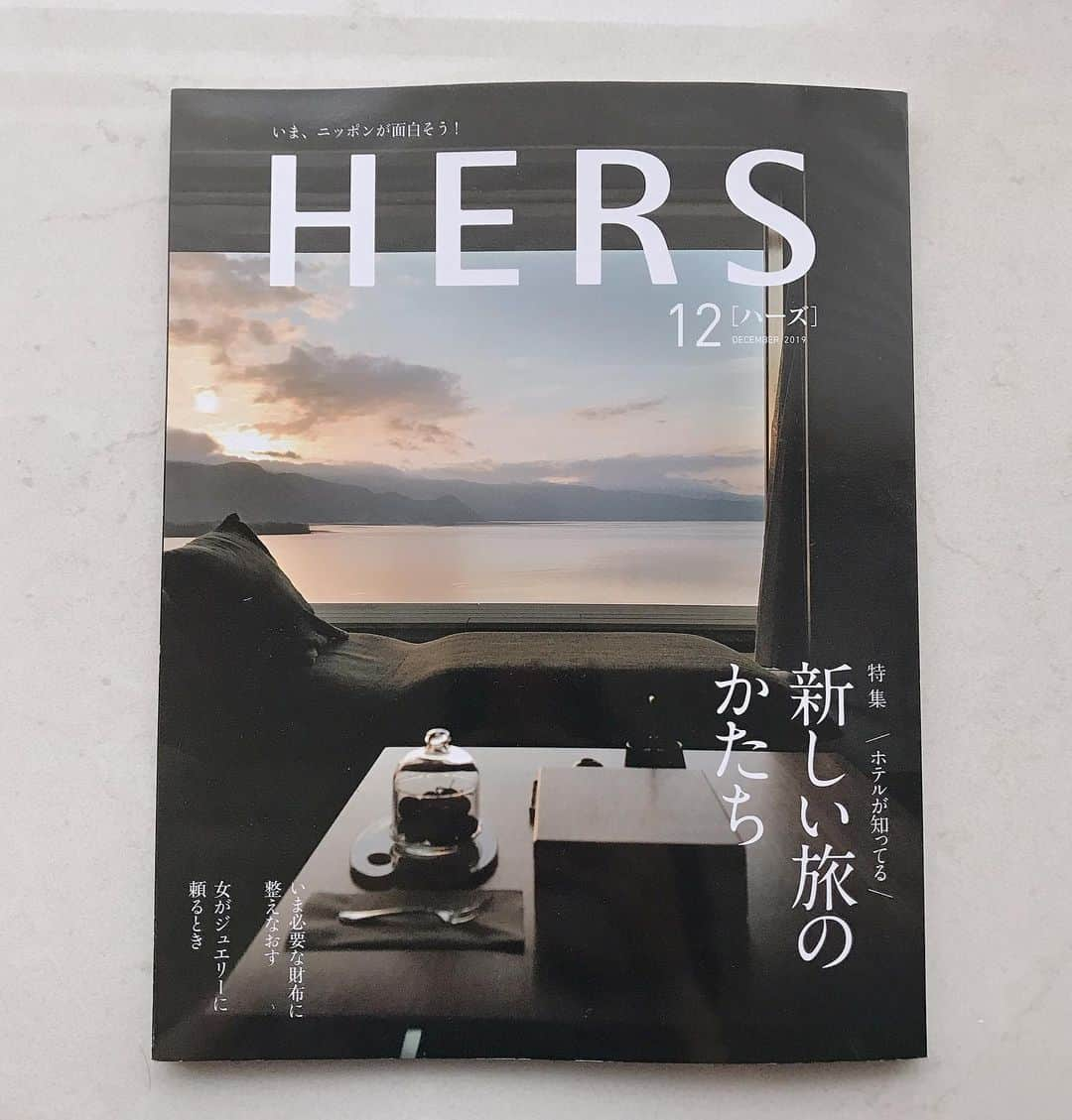 金子エミさんのインスタグラム写真 - (金子エミInstagram)「#HERS 12月号 『大人の保湿を整えなおす』 手脚のこの乾燥する時期だからこそ…大人に手脚は何をしなければならないのか？をテーマに取材、撮影とケア法を紹介させて頂きました。保湿をもう一度見直して、自分の肌の底力をあげてみませんか？ 是非とも乾燥シーズン本番のこれからのために…是非ともHERS12月号をご覧下さい。  #光文社 #HARS  @hers_web  #乾燥肌 #対策  #スキンケア #保水 #保湿 #ボディケア  #整えなおす #手 #脚 #頭皮ケア」11月19日 10時40分 - emikaneko1114