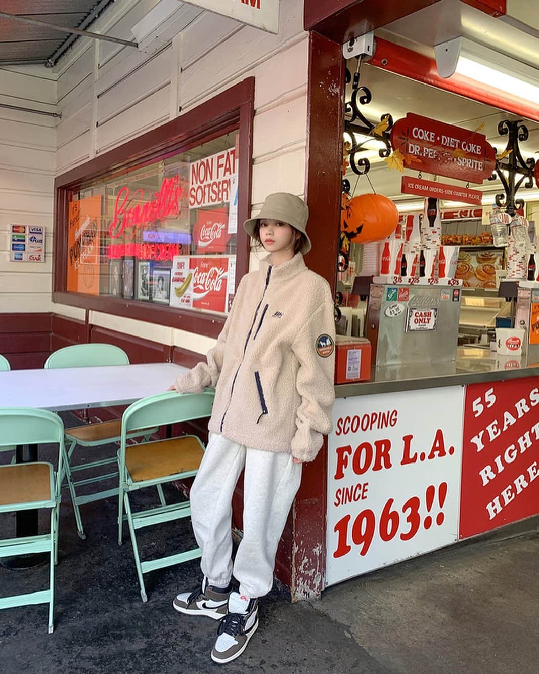 のインスタグラム：「"Holiday Patched Fleece jacket"⚡️ 도톰한  플리스 원단으로 올 겨울도 츄메이드와 따듯하게✨#chuuseoul」