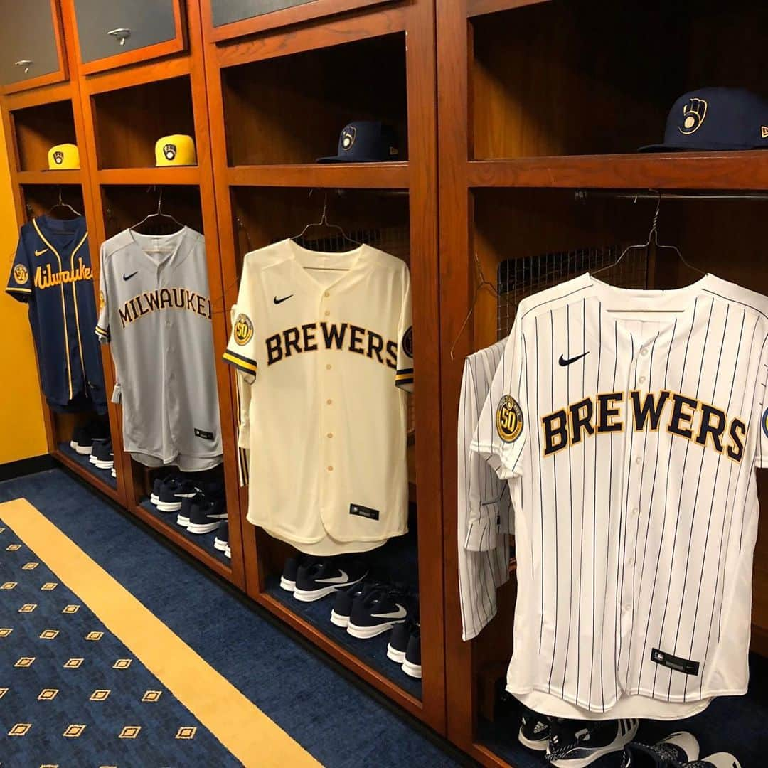 MLBさんのインスタグラム写真 - (MLBInstagram)「The Crew's new threads. What do you think? (📸: @brewers)」11月19日 11時24分 - mlb